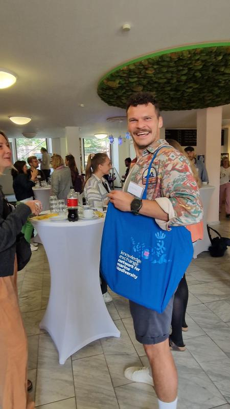 Jan with KEX tote bag